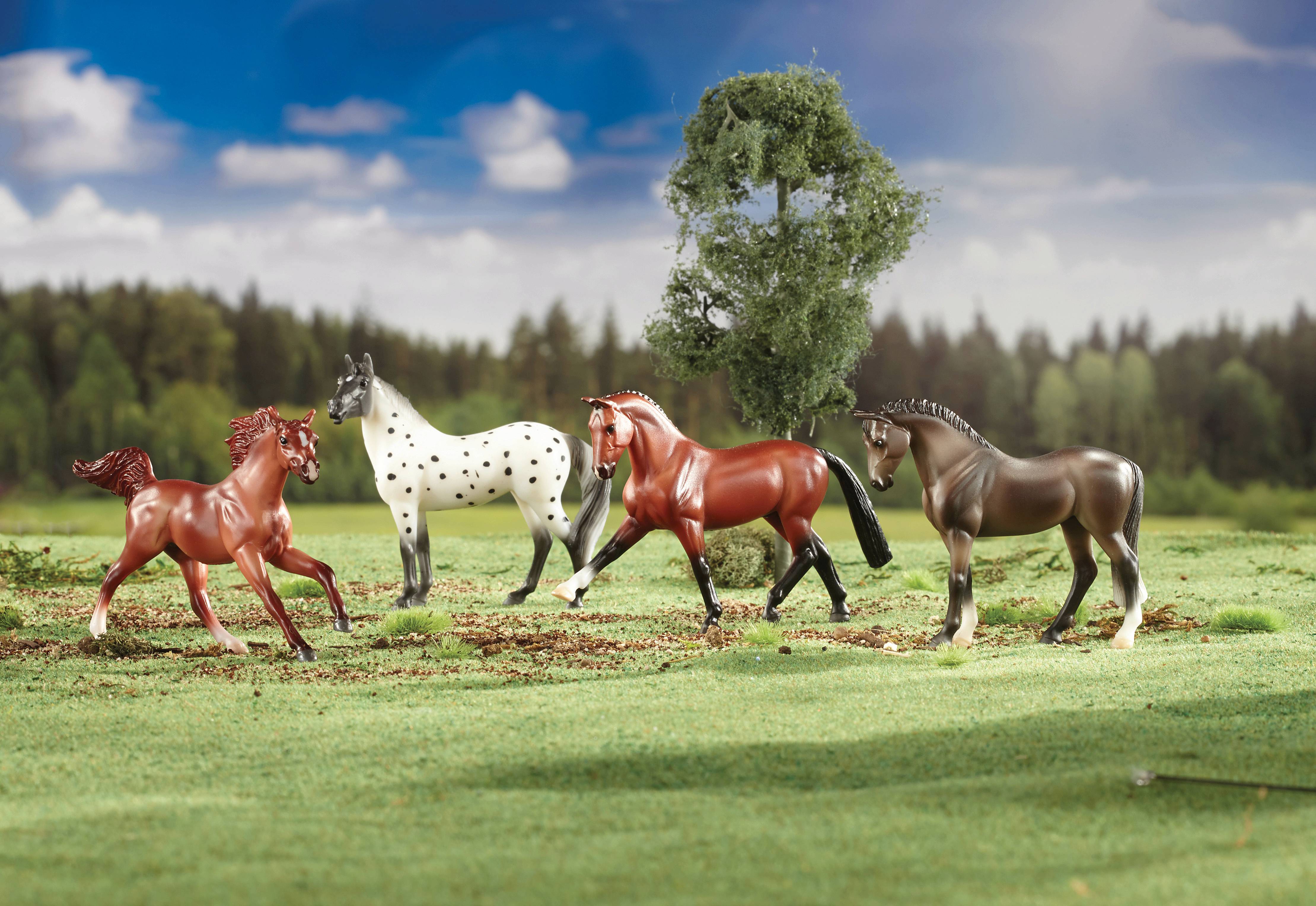 Breyer Stablemates Horse Set - Super Sporty