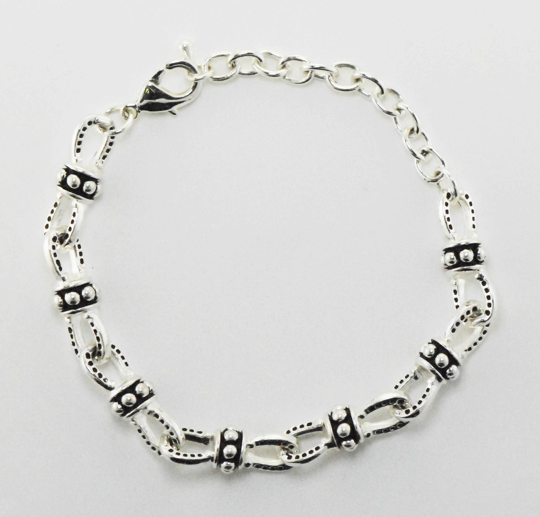 Western Edge Beaded Horseshoe Chain Bracelet